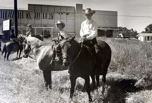 Laura Jane & Joe U. Munson Jr.